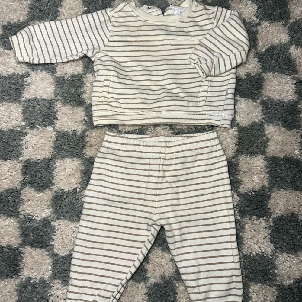 Tahari Baby Organic Cotton 2-piece Sweater and Jogger Pants Set